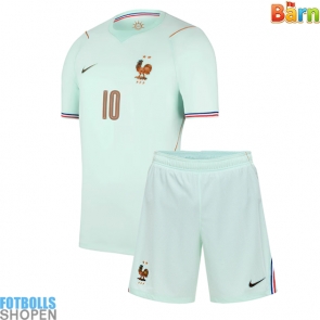 Billiga Frankrike Kylian Mbappe #10 Bortatröja Barn VM 2026 Kortärmad (+ Korta byxor)